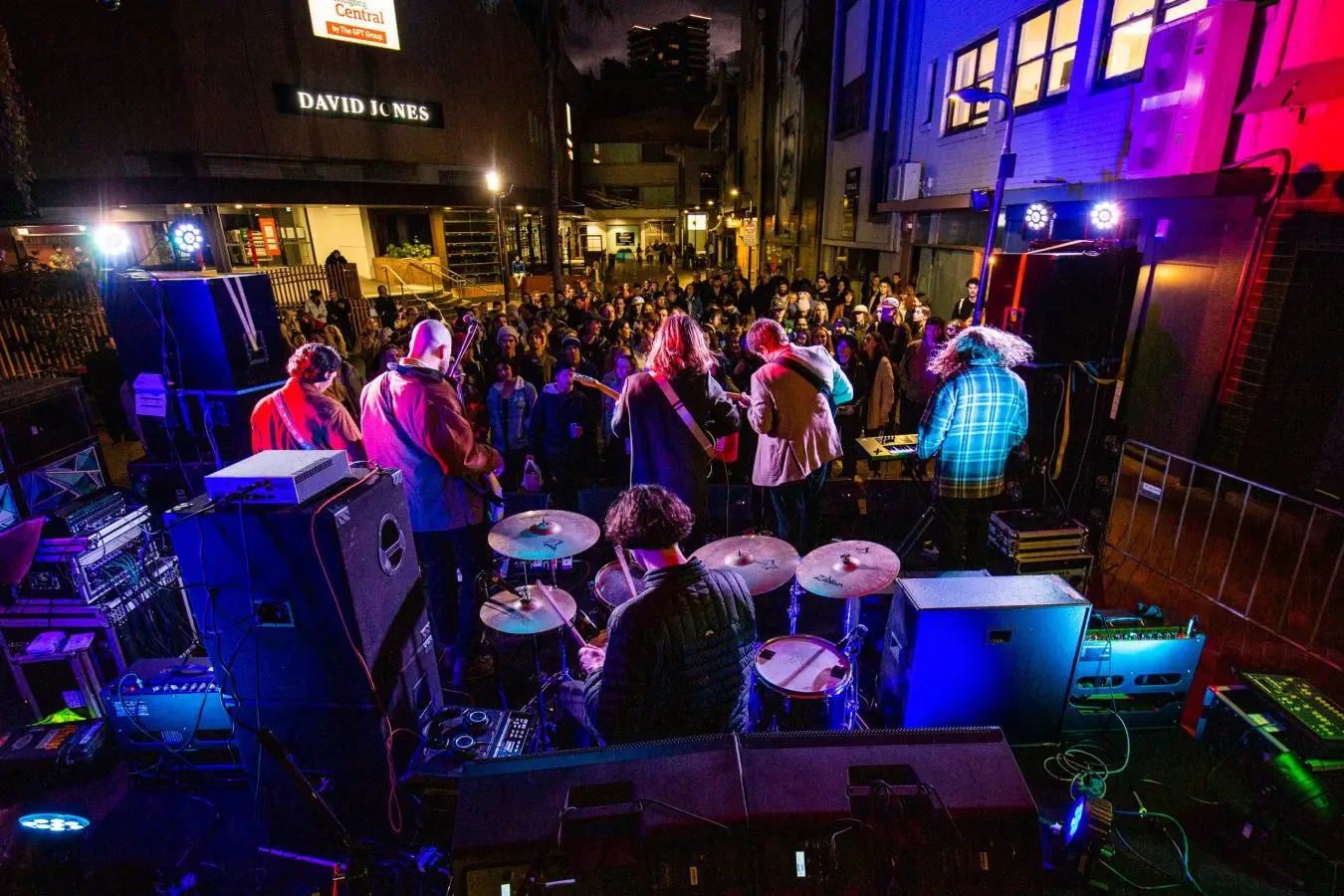 Globe Lane experience